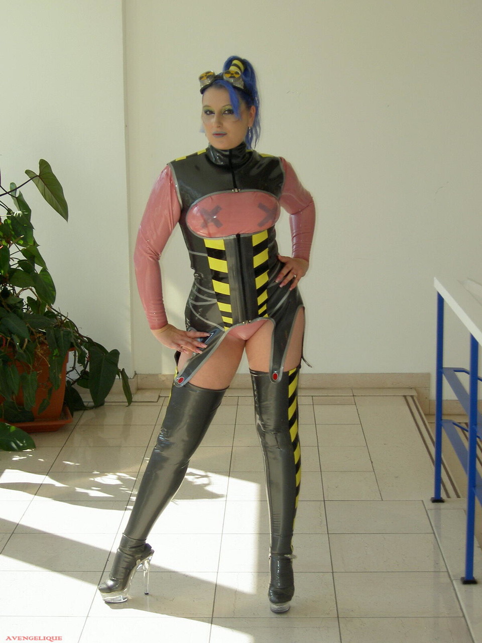Fetish model Darkwing Zero poses in latex cosplay attire by herself foto porno #422940112