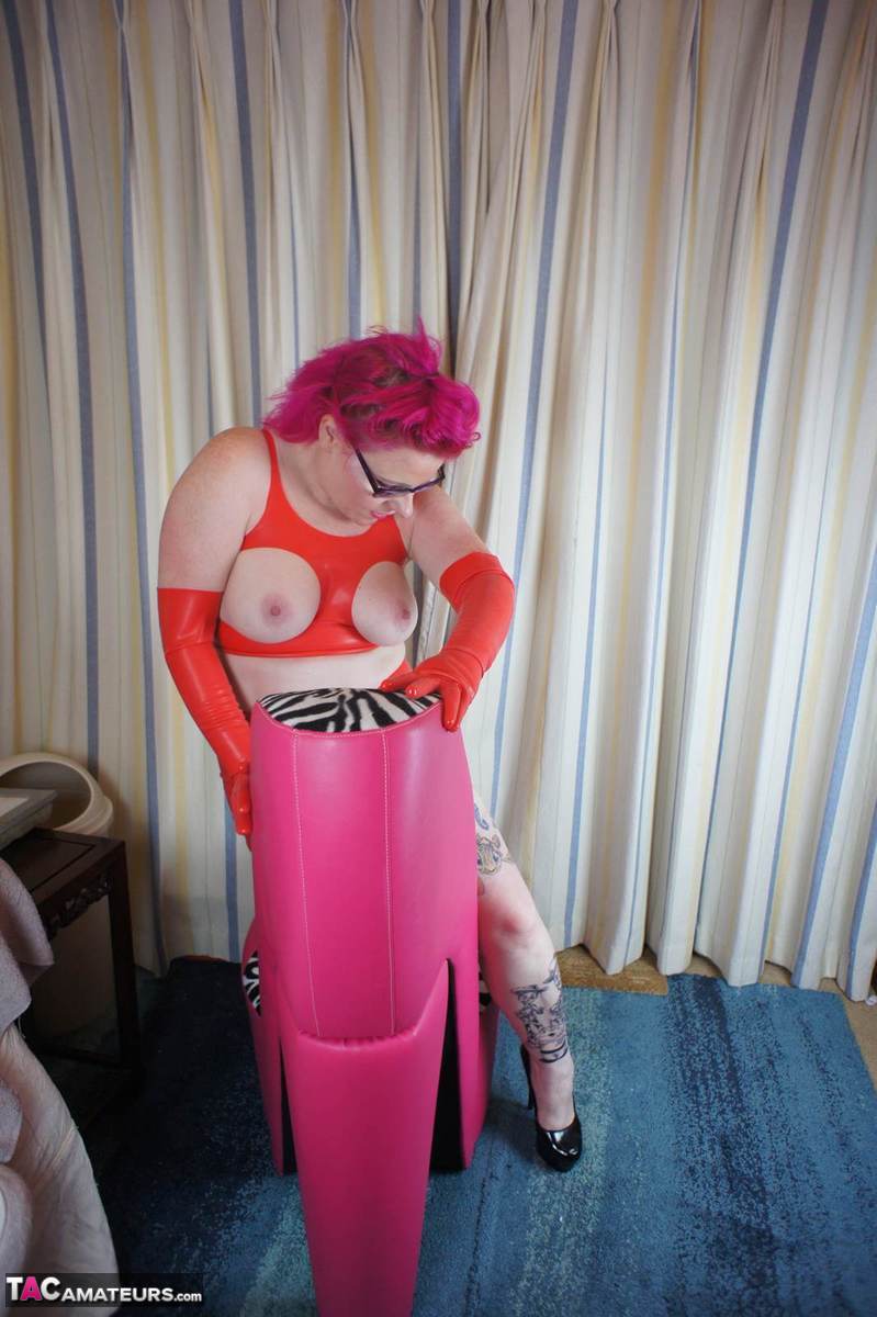 Inked amateur Mollie Foxxx shows her big tits in revealing latex clothing porno foto #428002909 | TAC Amateurs Pics, Mollie Foxxx, Latex, mobiele porno