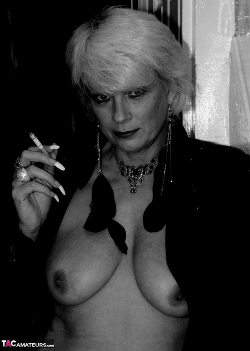 Older blonde lights a cigarette while showing her bare breasts and pussy porno fotky #424106442
