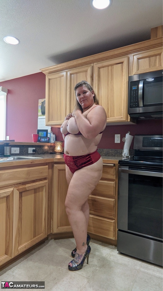 Amateur woman Busty Kris Ann shows her big tits and butt in her kitchen porn photo #422697605