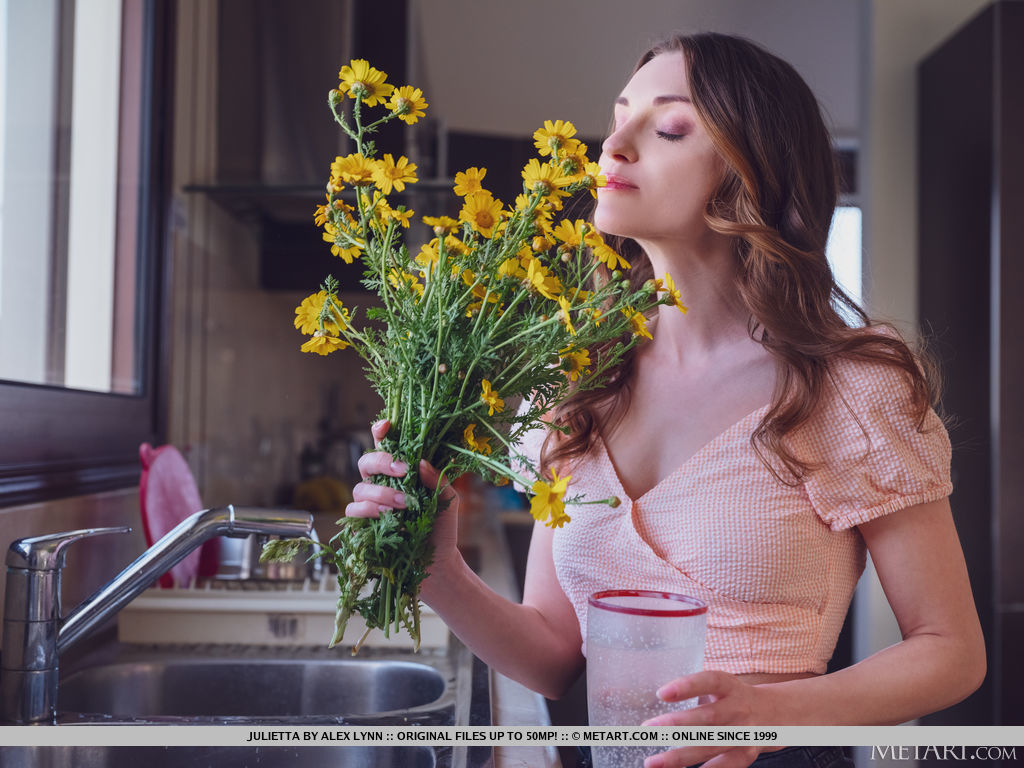 Nice teen Julietta sniffs fresh cut flowers before getting nude in her kitchen 色情照片 #422761464 | Met Art Pics, Julietta, Babe, 手机色情