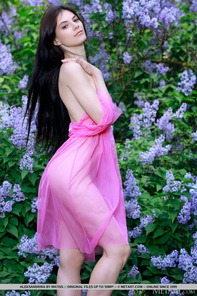 Beautiful brunette Aleksandrina gets bare naked in front of a blooming shrub Porno-Foto #424496467