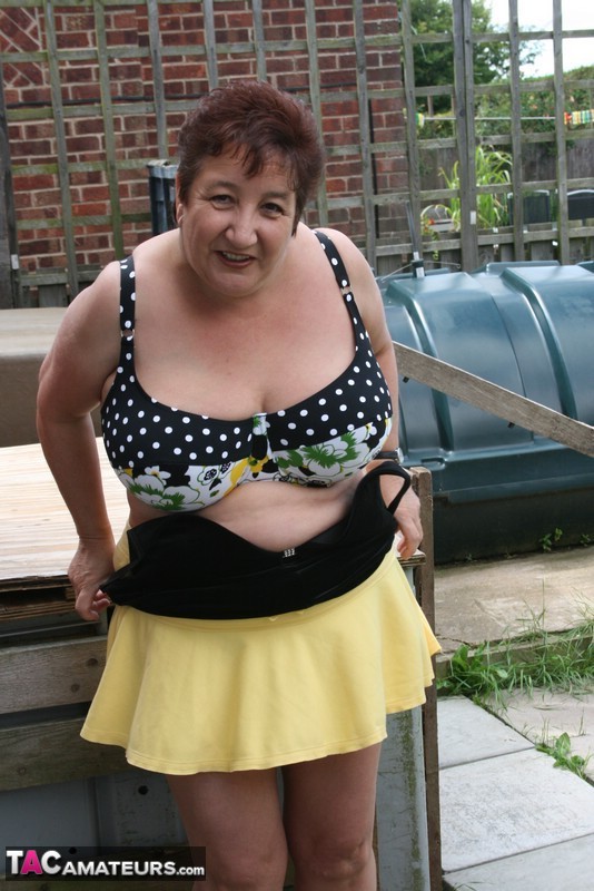Thick older woman Kinky Carol models a bikini on patio stones foto porno #427220733
