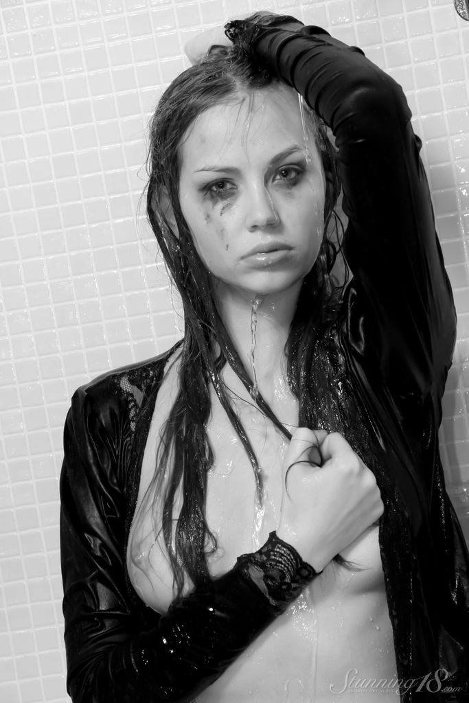 18-year-old model Helvia P removes her clothes under a showerhead foto pornográfica #428860940 | Stunning 18 Pics, Helvia P, Babe, pornografia móvel