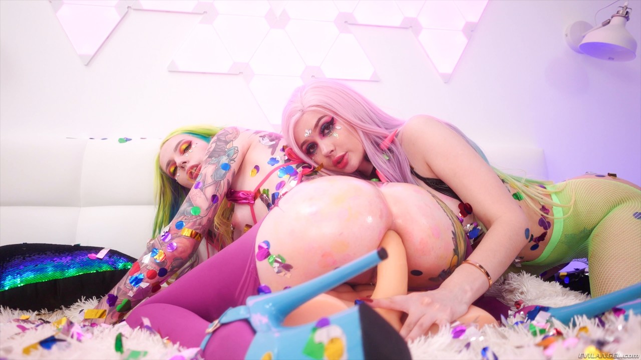 Alternative girls Helly Rite & Purple Bitch dildo assholes during lesbian sex porn photo #422462853