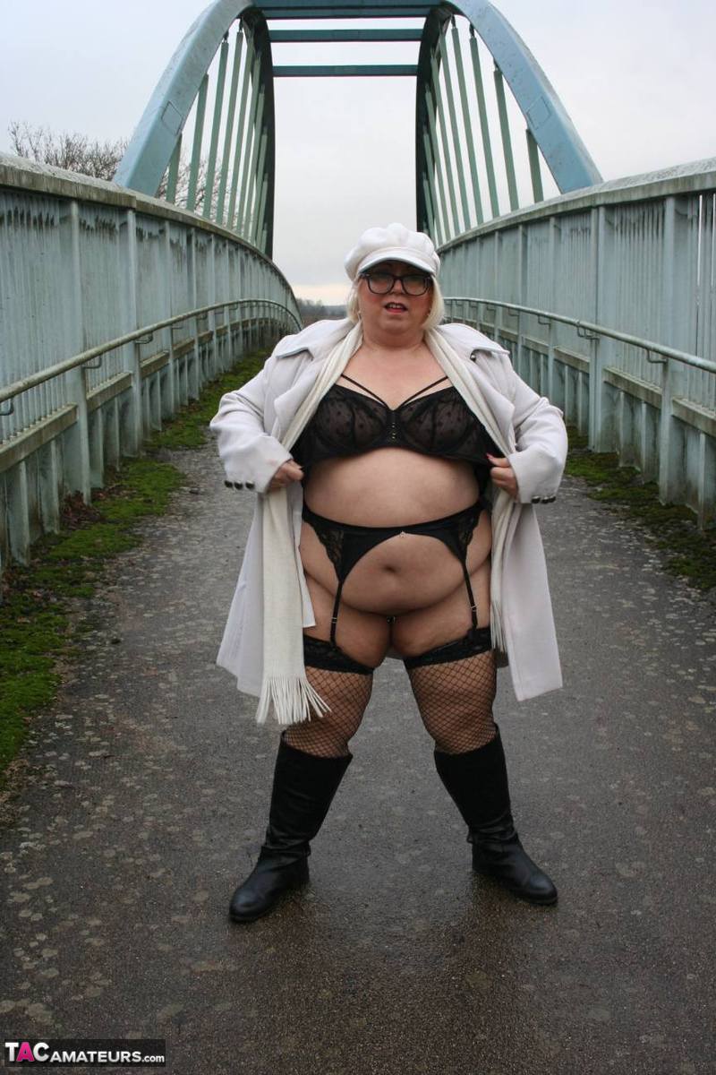 Fat British woman Lexie Cummings exposes herself on a pedestrian bridge foto porno #422786980 | TAC Amateurs Pics, Lexie Cummings, Granny, porno ponsel