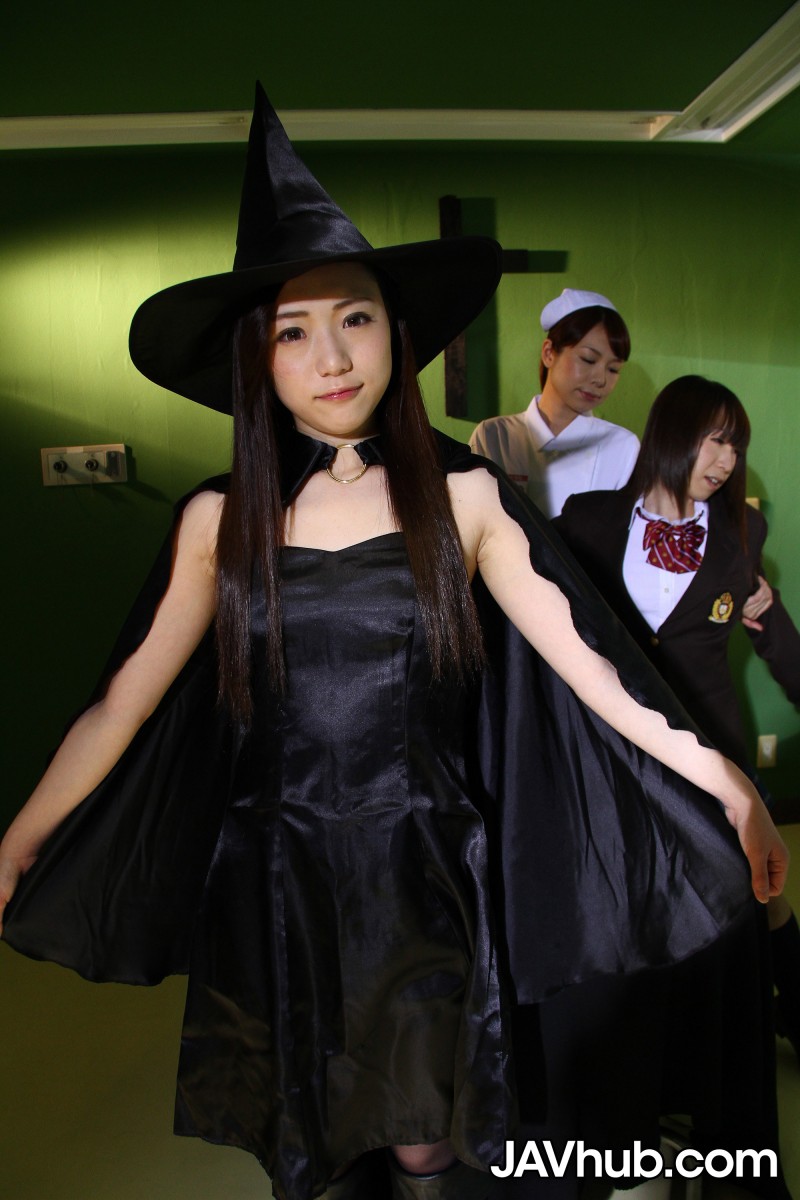 Japanese chicks practice the dark arts while wearing cosplay outfits foto porno #423115259