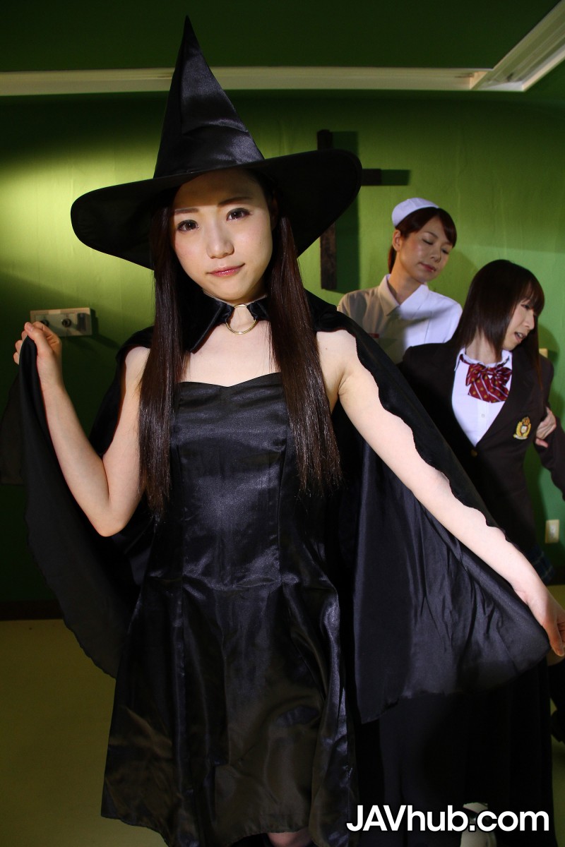 Japanese chicks practice the dark arts while wearing cosplay outfits foto porno #423115261