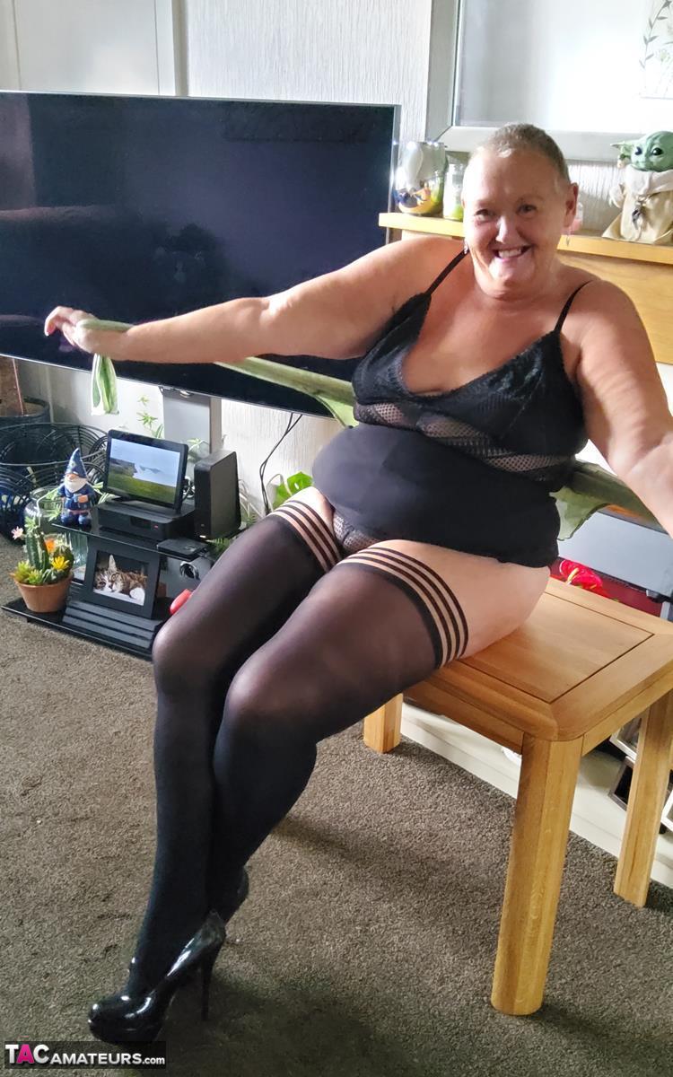 Fat granny Valgasmic Exposed sports short hair while exposing her tits & pussy порно фото #426481131