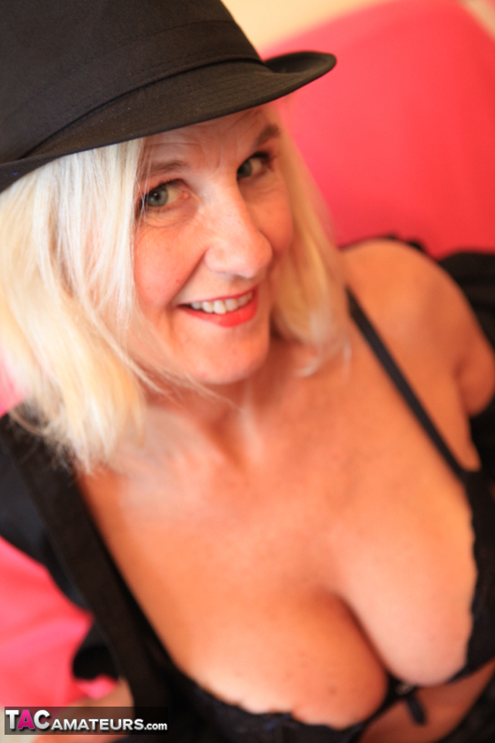 Blonde amateur Molly MILF dildos her shaved pussy while wearing a fedora porn photo #427810568