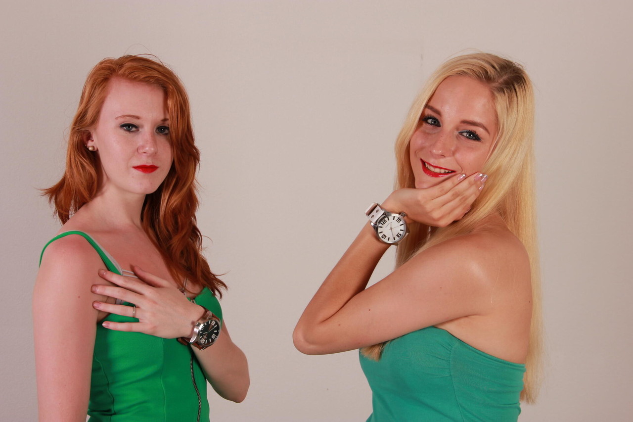 Lesbian girls Eva and Amanda display their Oozoo watches while fully clothed foto pornográfica #425113333 | Watch Girls Pics, Amanda, Eva, Clothed, pornografia móvel