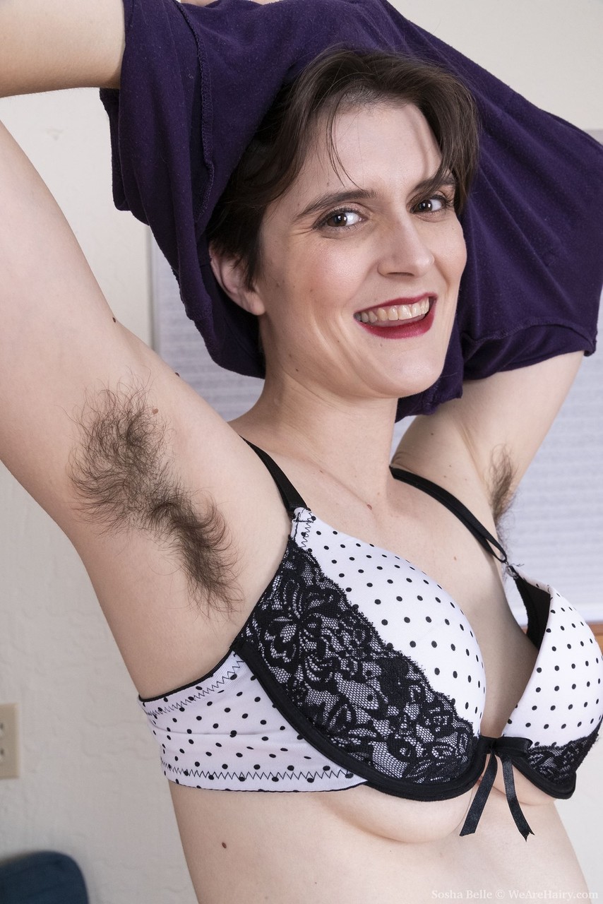 Amateur chick Sosha Belle reveals her hairy underarms and bush while disrobing porn photo #424393106