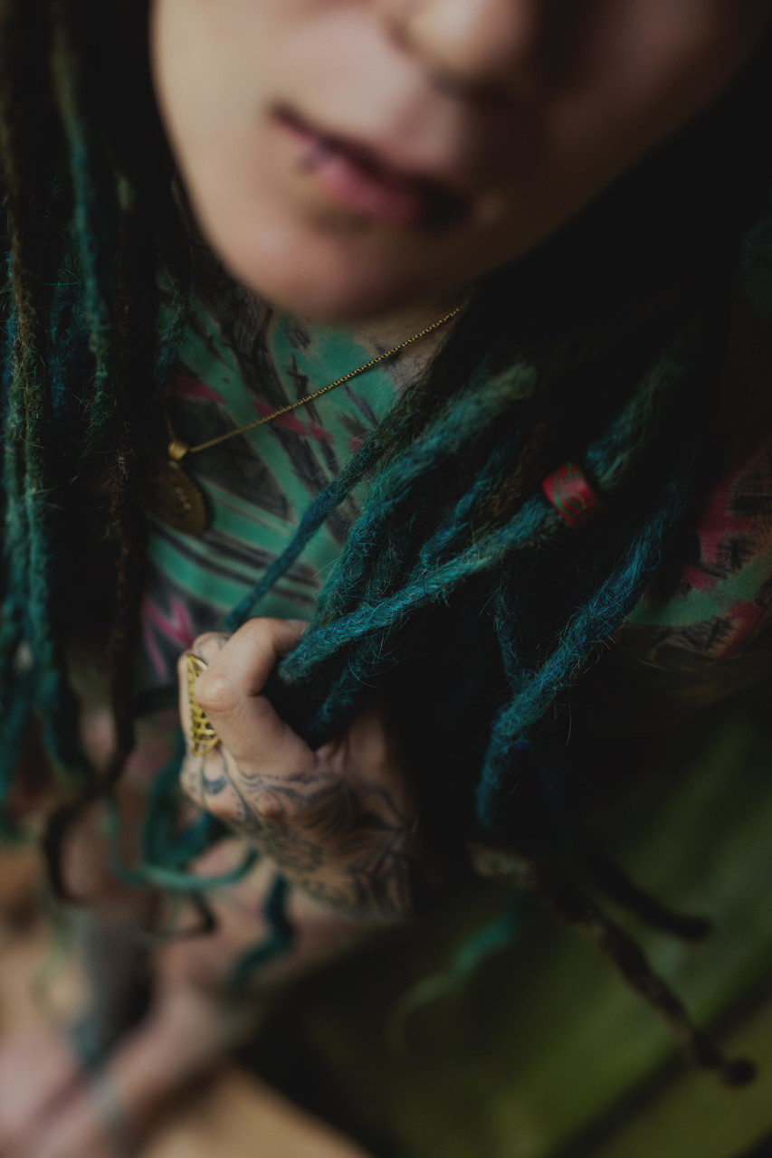 Tattooed body modifier Illuz whips her dreadlocks about while bare naked 色情照片 #426712336