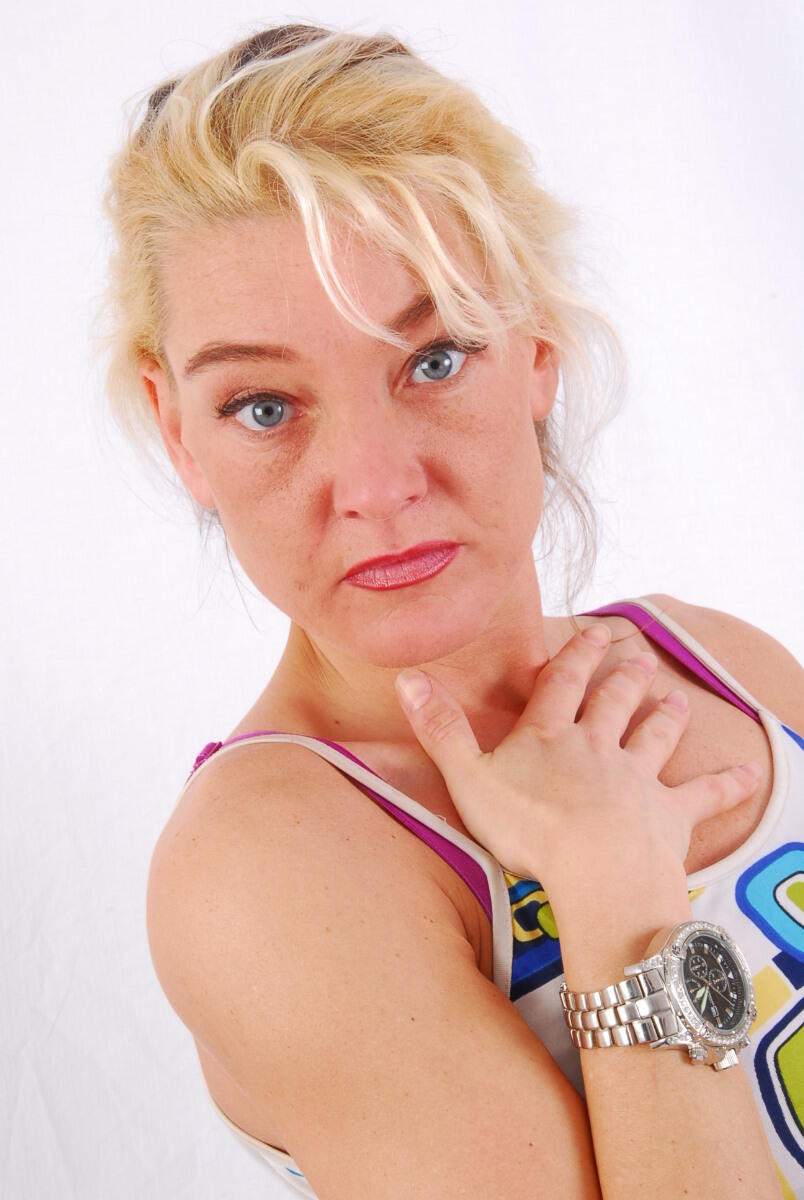 Blue-eyed blonde Lilly models a huge metal watch during safe for work action porno fotoğrafı #426005005