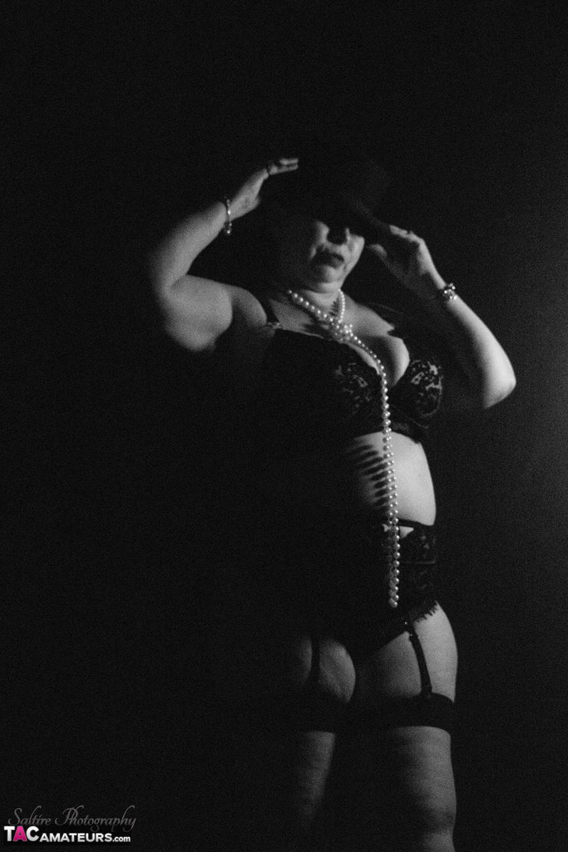 Overweight mature woman Posh Sophia flashes her huge breasts in nylons ポルノ写真 #426461789 | TAC Amateurs Pics, Posh Sophia, Mature, モバイルポルノ