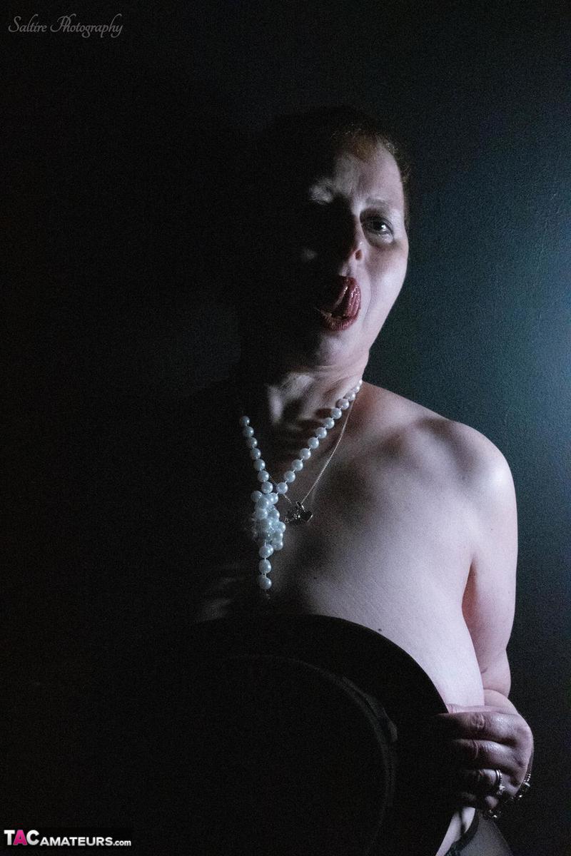Overweight mature woman Posh Sophia flashes her huge breasts in nylons ポルノ写真 #426461827 | TAC Amateurs Pics, Posh Sophia, Mature, モバイルポルノ