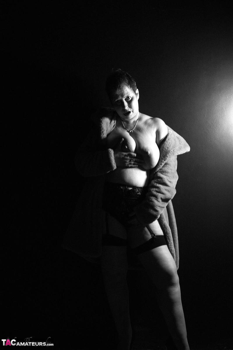 Overweight mature woman Posh Sophia flashes her huge breasts in nylons zdjęcie porno #426461848 | TAC Amateurs Pics, Posh Sophia, Mature, mobilne porno