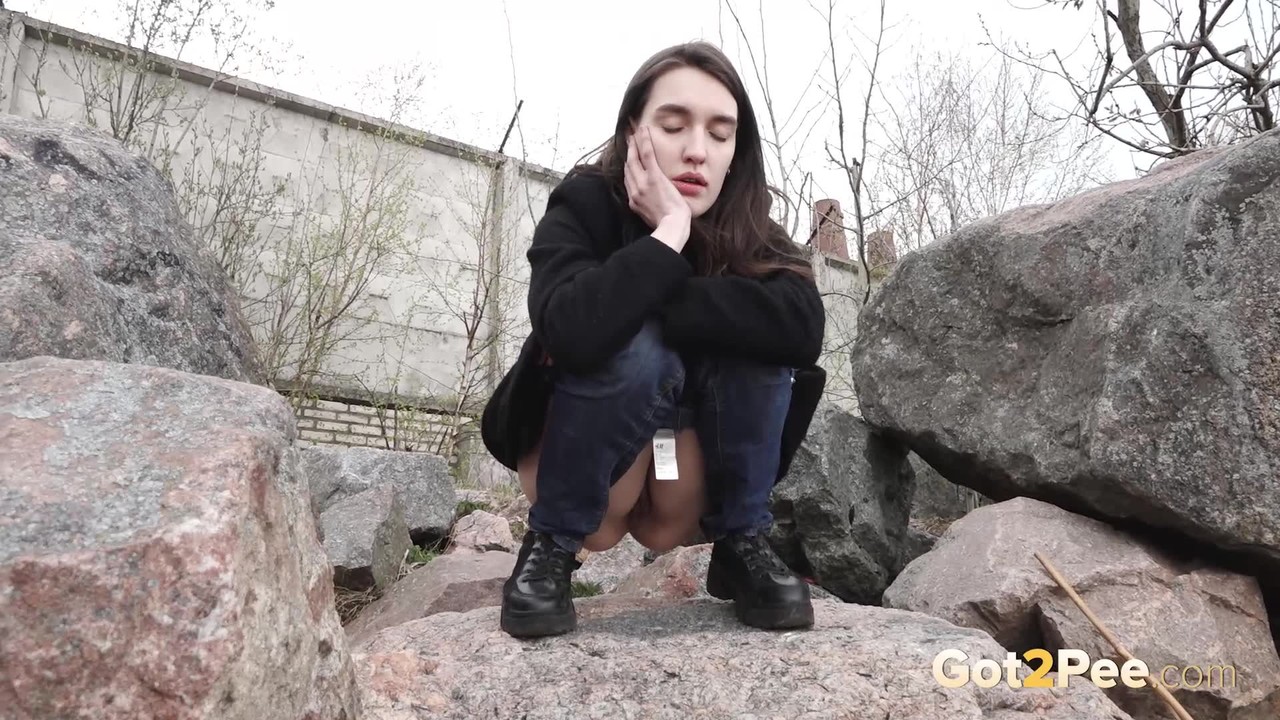 Brunette chick Lara Fox pulls down her jeans to take a piss upon boulders порно фото #425136501