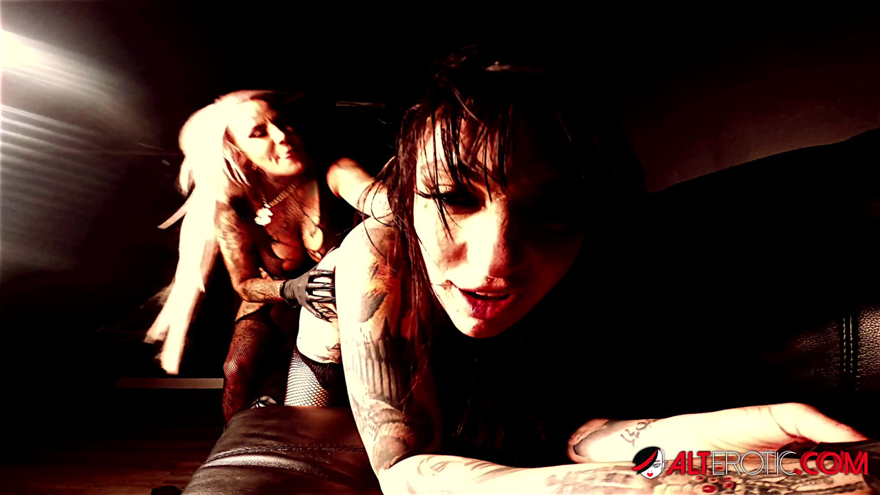 Tattooed lesbians Evilyn Ink & Misha Montana engage in strapon sex 色情照片 #426369899 | Alt Erotic Pics, Evilyn Ink, Misha Montana, Tattoo, 手机色情