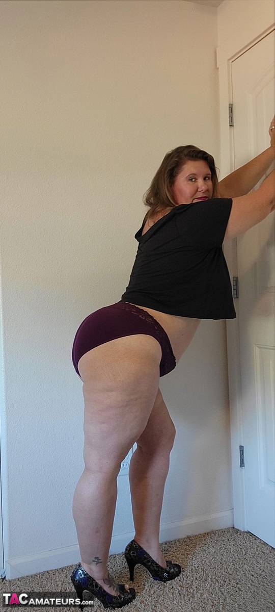 Obese amateur Busty Kris Ann strips down to her high-heeled shoes 포르노 사진 #422686454 | TAC Amateurs Pics, Busty Kris Ann, BBW, 모바일 포르노