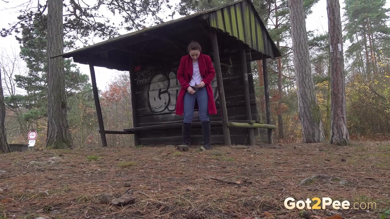 Caucasian girl Lora takes a piss near a warming shack in the woods 포르노 사진 #426921465