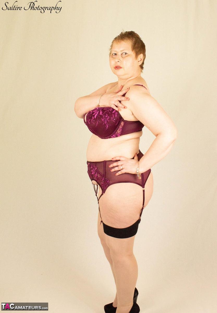 Older plumper Posh Sophia looses her large boobs from a brassiere foto porno #426418985 | TAC Amateurs Pics, Posh Sophia, Lingerie, porno mobile
