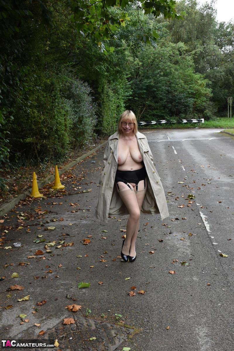 Older amateur Barby Slut flashes in a trenchcoat while out in public places foto porno #424612748