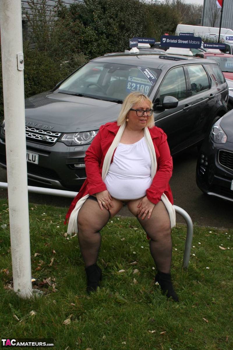 Obese British woman Lexie Cummings exposes herself in public locations foto pornográfica #424607087