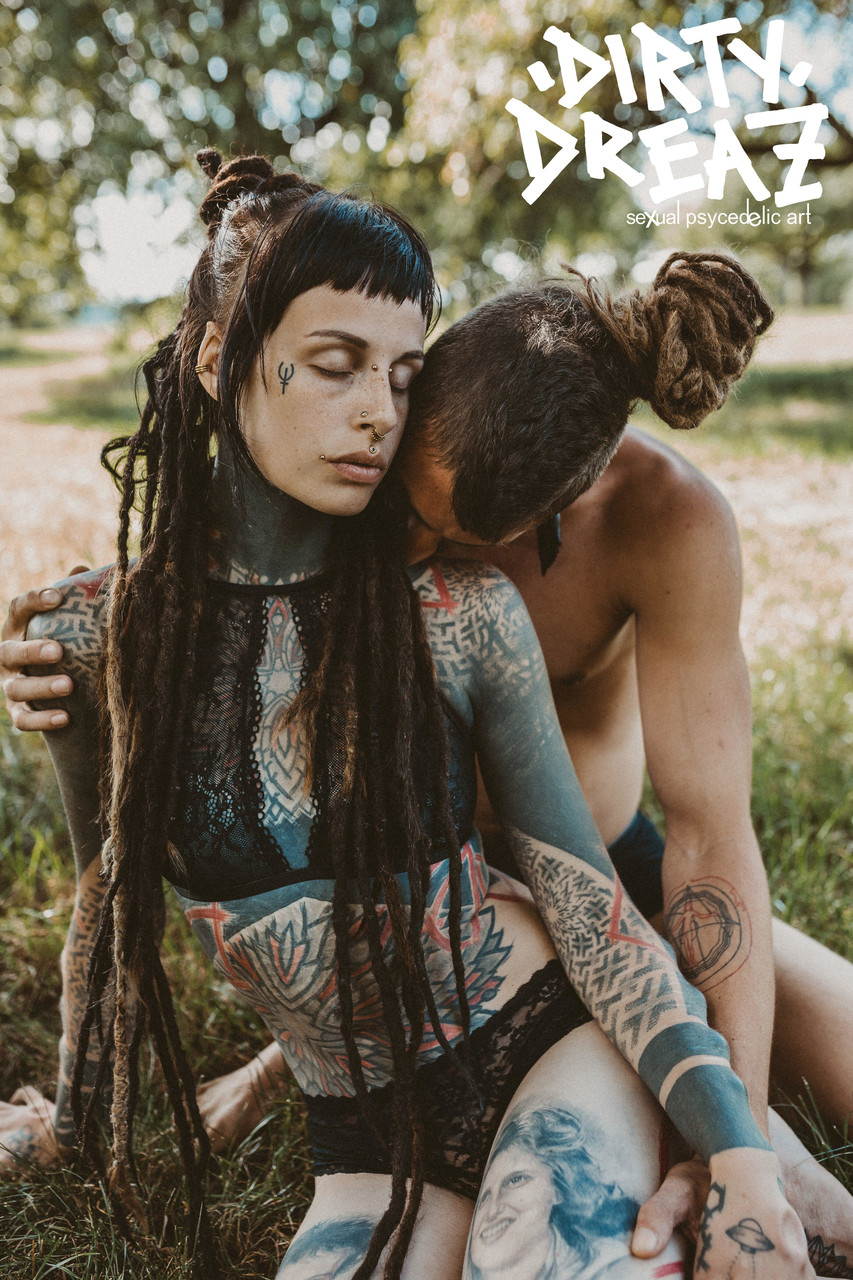 Young woman with dreads invited bestie for threesome with do
