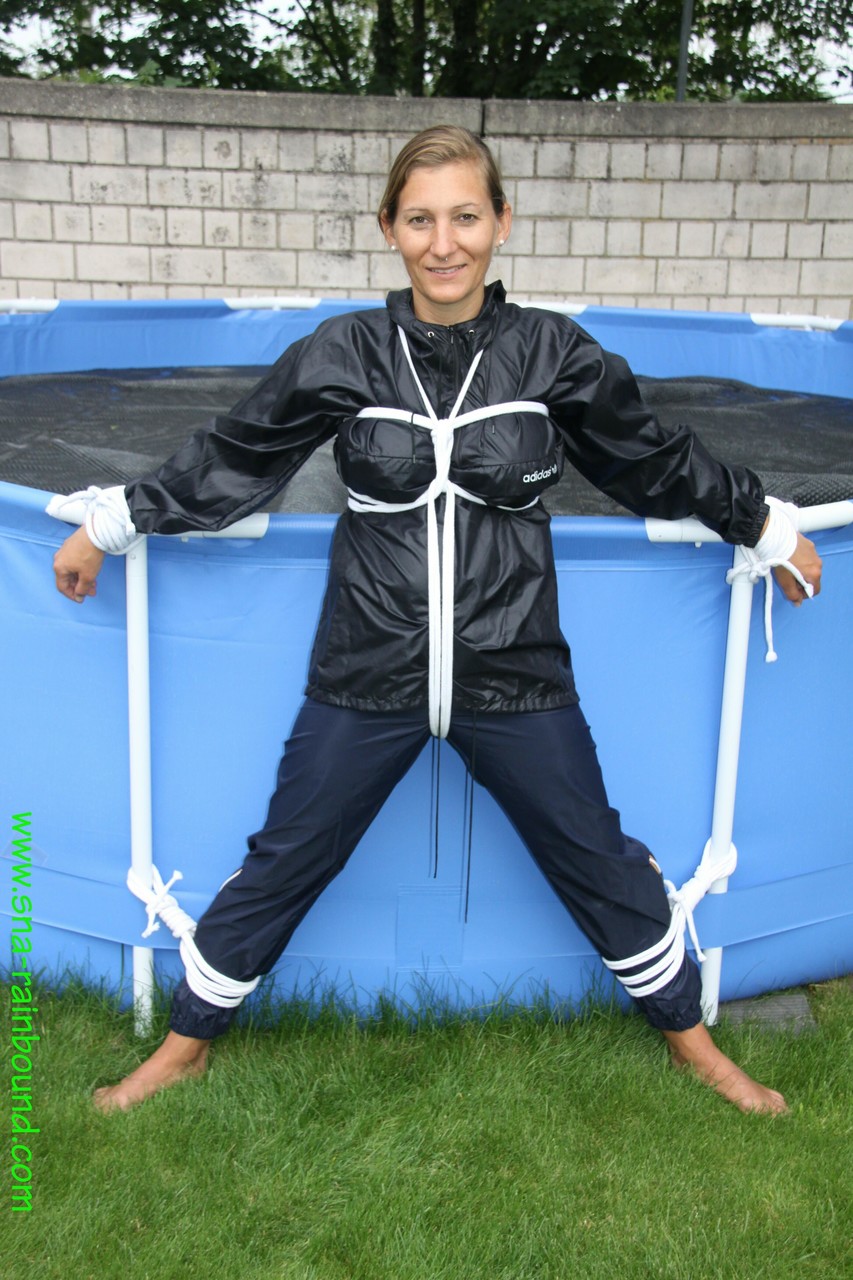Amateur woman Sandra is gagged and tied to a pool in a raincoat Porno-Foto #425389810