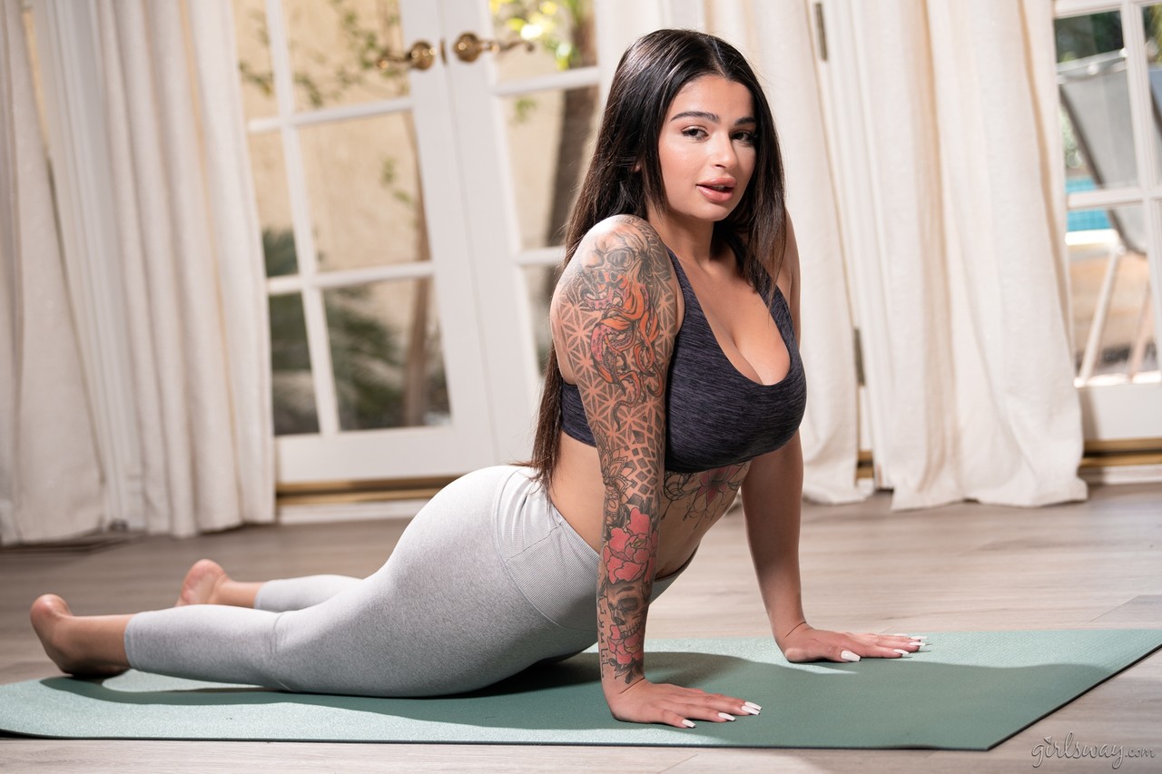 Three big bottomed females do yoga in their workout clothes ポルノ写真 #425421550