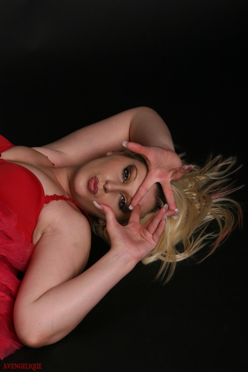 Blonde solo girl Avengelique exposes her big butt during upskirt action porno fotoğrafı #424926117