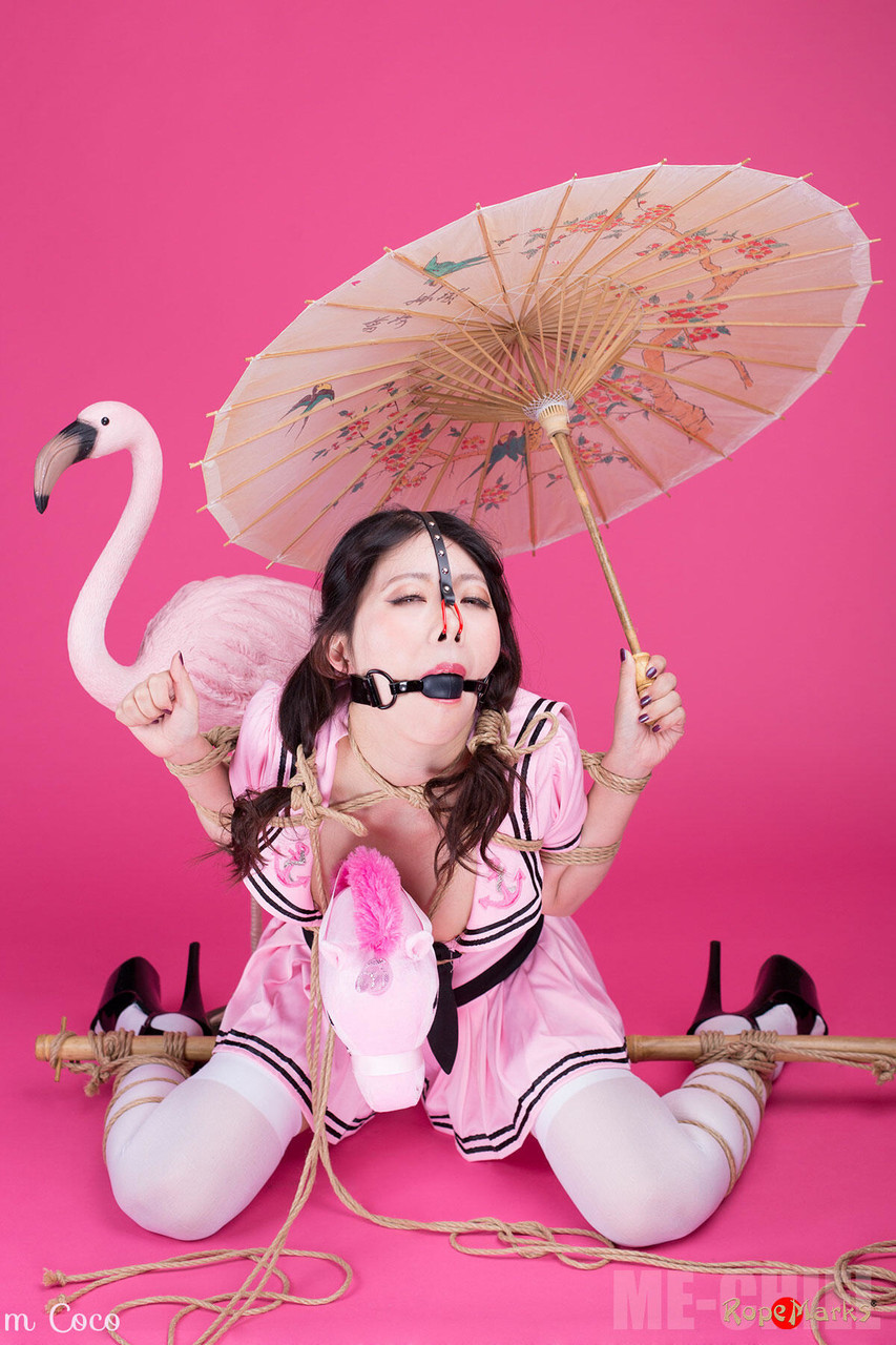 Asian solo girl Coco holds a parasol after being bound and ball gagged foto pornográfica #425700421