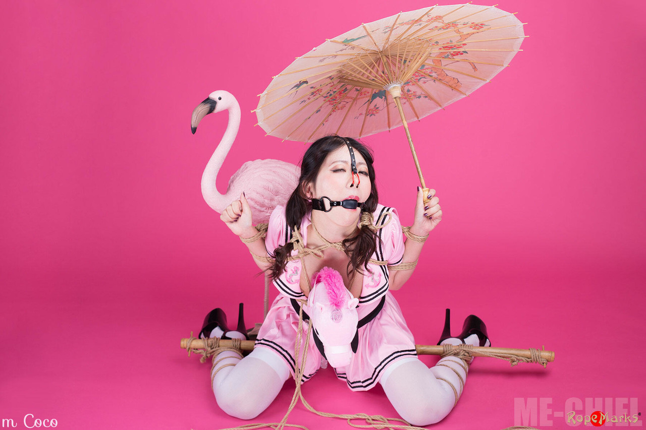 Asian solo girl Coco holds a parasol after being bound and ball gagged Porno-Foto #426779263