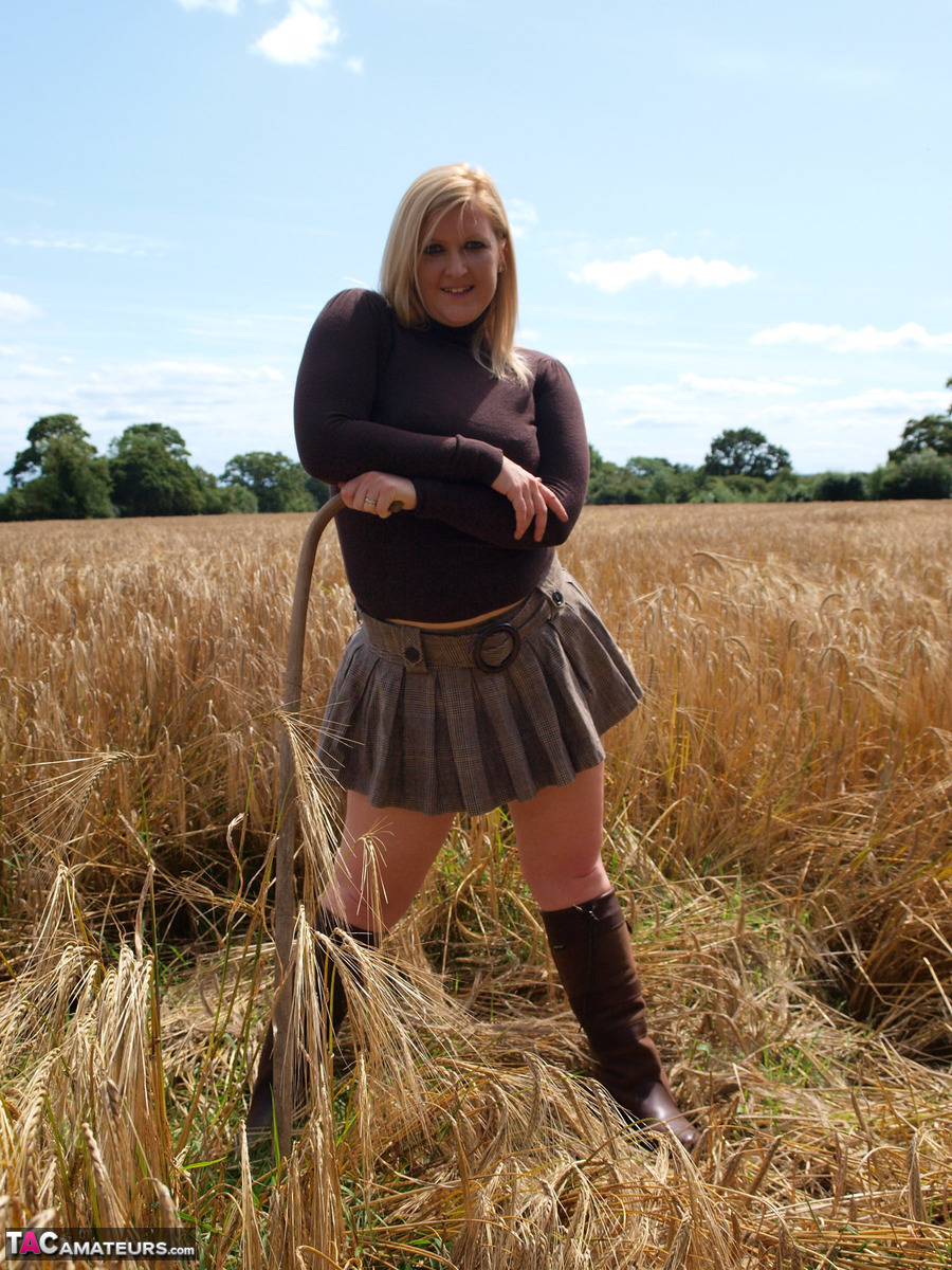 Fat amateur Samantha gets naked in boots while wandering around a farm porn photo #422810937