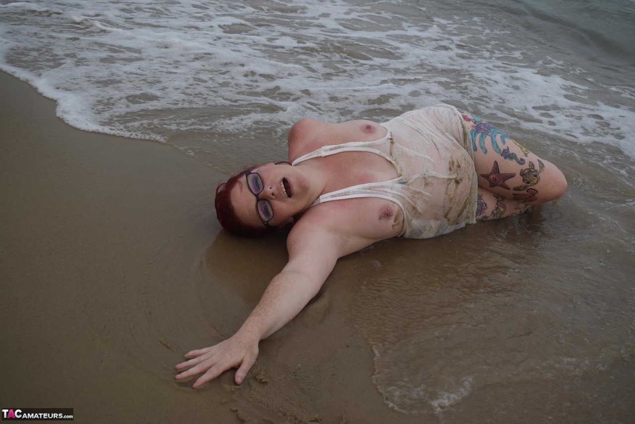 Mature redhead Mollie Foxxx wets her tattooed body in the ocean порно фото #428338794