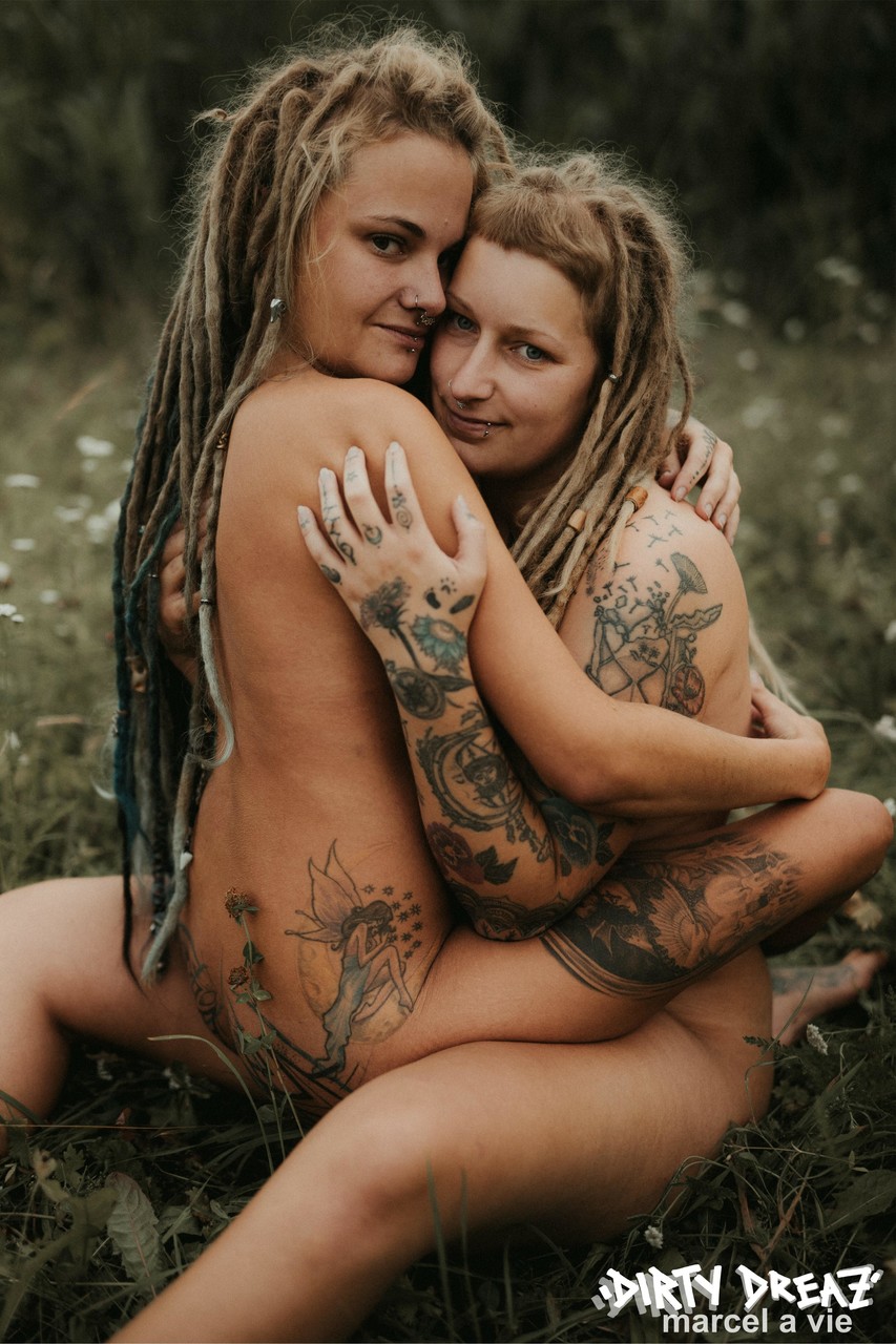 PHOTOSET blond dreadgirls having fun during photoshootErotic ポルノ写真 #424443964