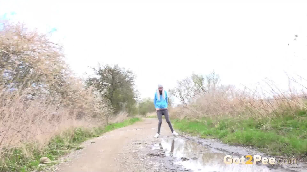 Blonde girl Mistica pees in a puddle on a dirt road through the countryside ポルノ写真 #424758458 | Got 2 Pee Pics, Mistica, Pissing, モバイルポルノ