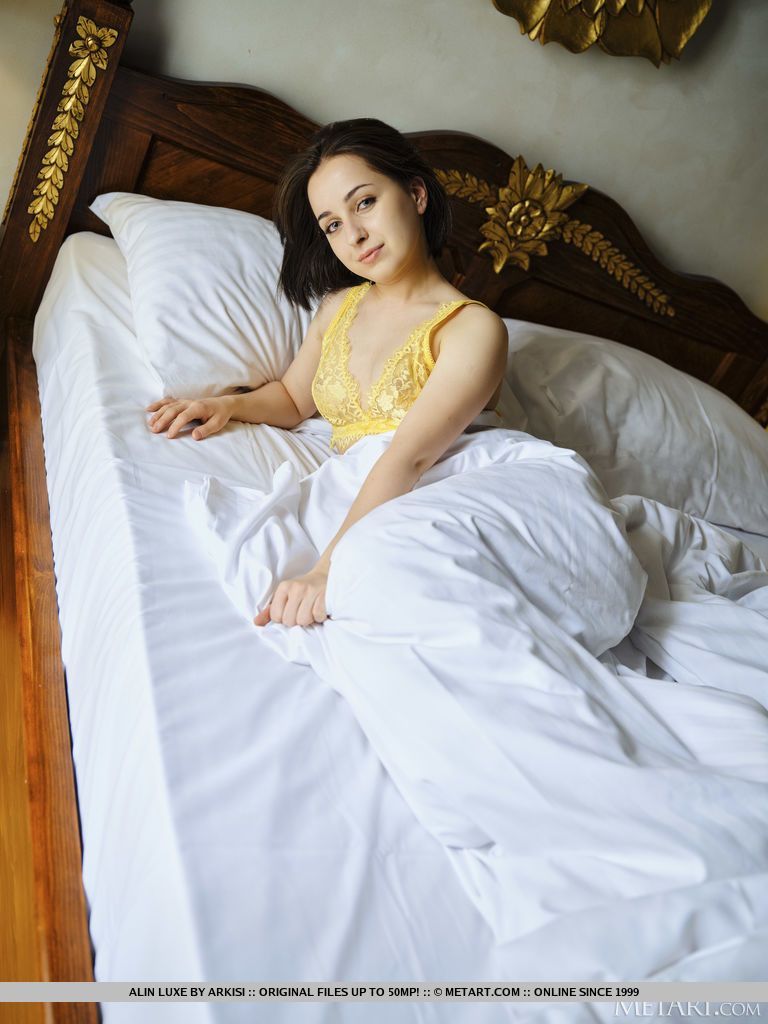 Gorgeous new model Alin Luxe charmingly pulls her yellow lace lingerie and 色情照片 #427477491