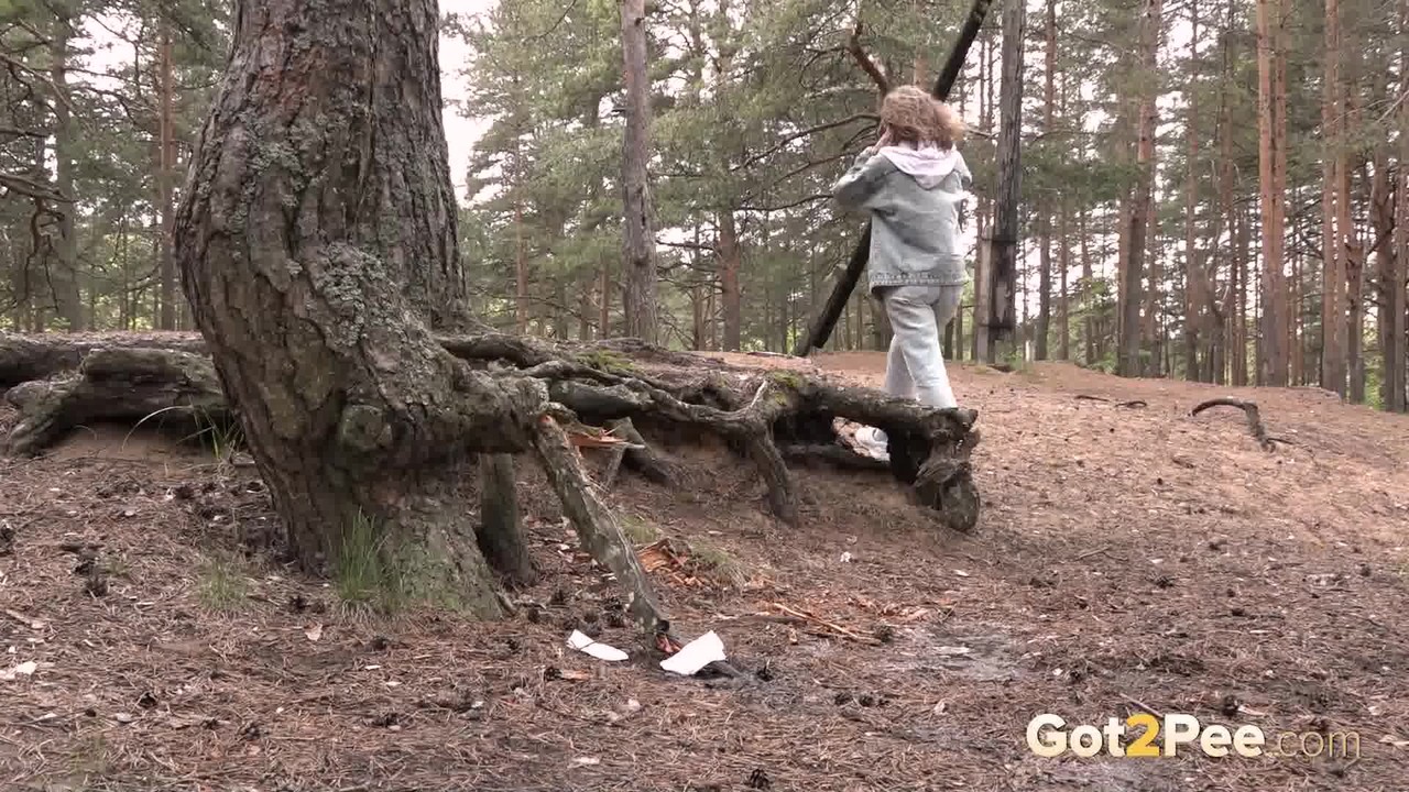 European babe bends over to piss in woods 色情照片 #426408854 | Got 2 Pee Pics, Rita, Pissing, 手机色情