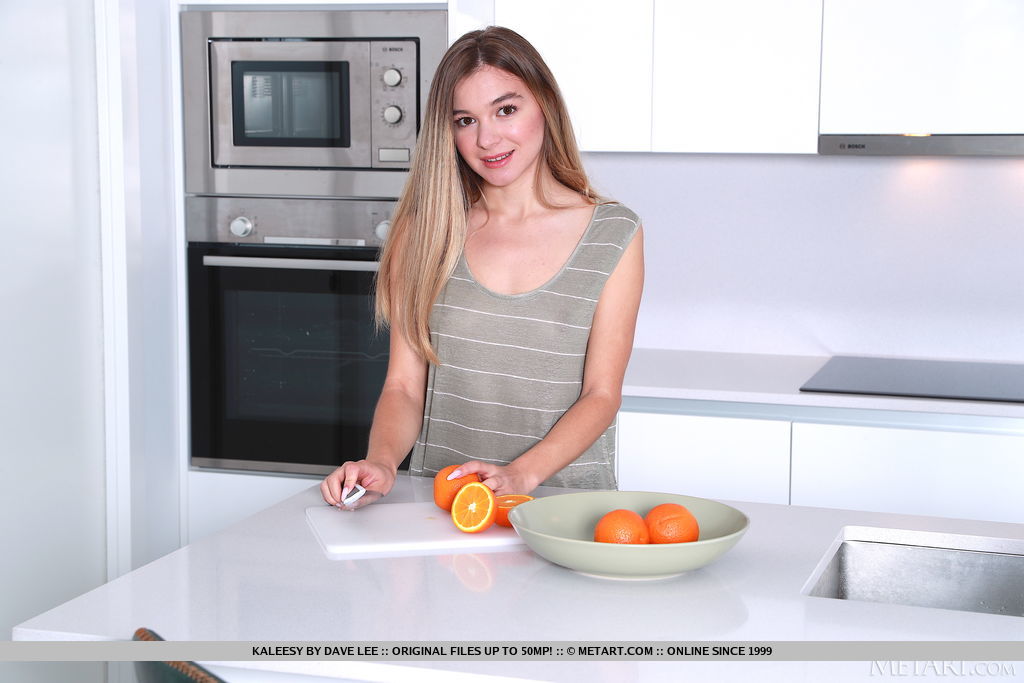 Gorgeous Kaleesy slices oranges in the kitchen and decides to undress and show porno fotky #428869147