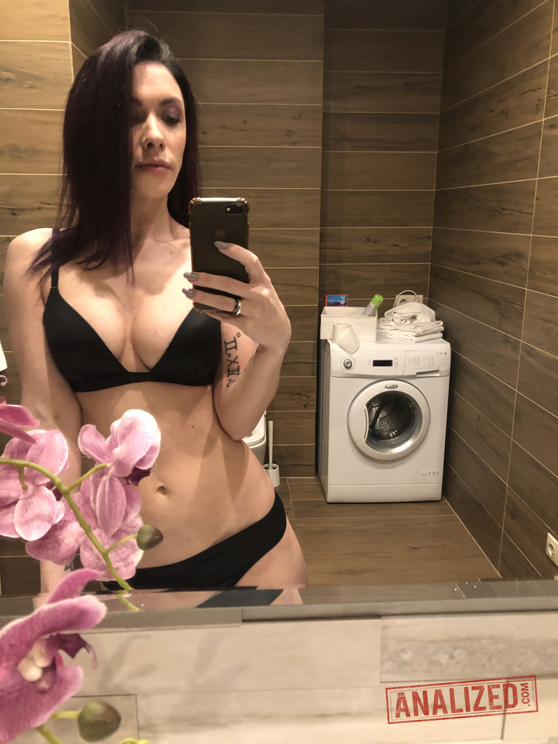 Pretty Brunette Sata Jones Takes A Mirror Selfie Before Getting Bare Naked