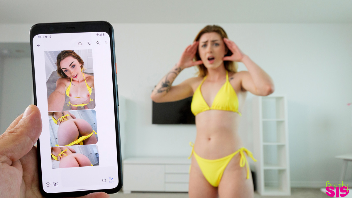 Ruby Redbottom is loving her hot girl summer bod Using her cell phone, she foto porno #424065232