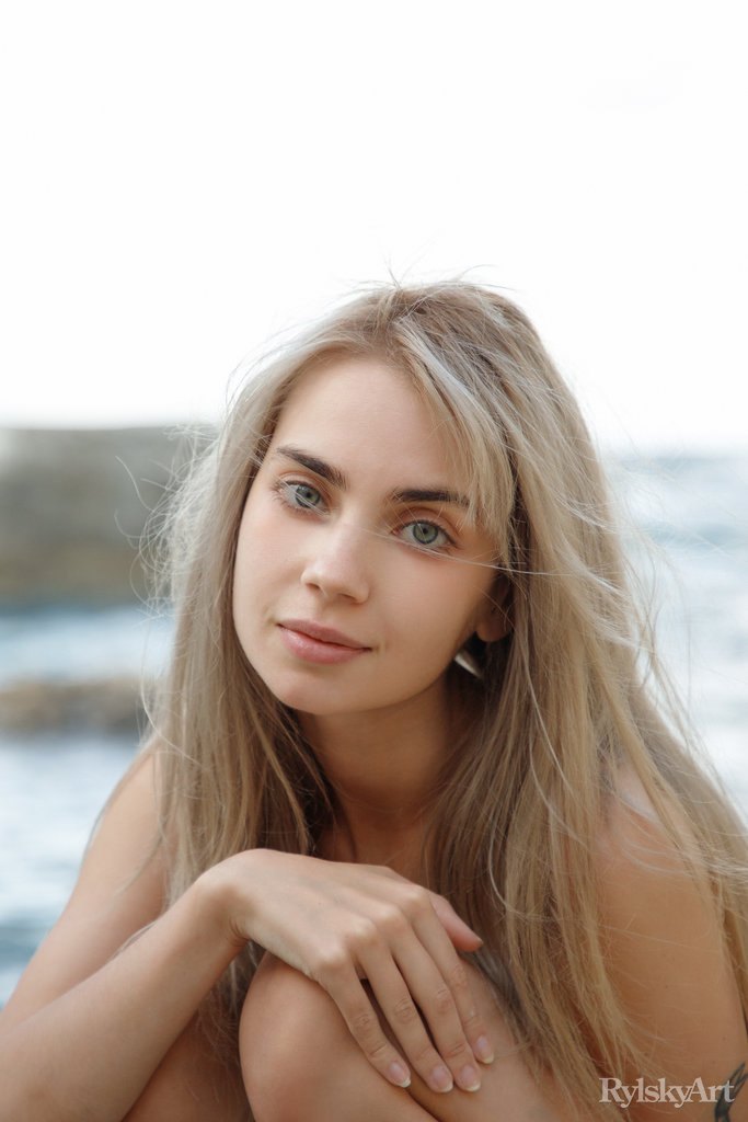Platinum blonde teen Sofy Bee models totally naked on seaside boulders 色情照片 #424501213 | Rylsky Art Pics, Sofy Bee, MILF, 手机色情