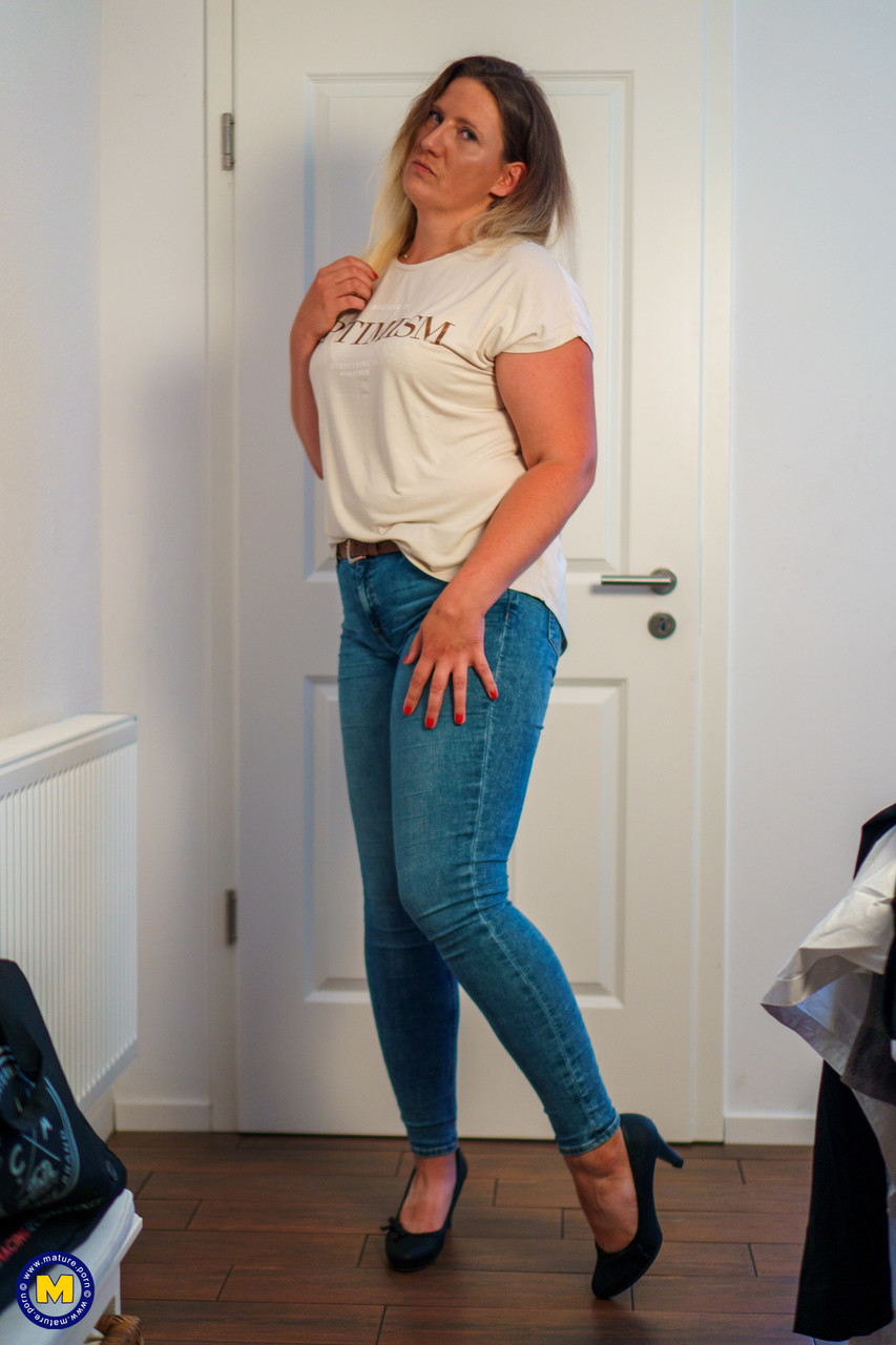 Older fatty Julia Winter models denim jeans before having POV sex foto porno #429111127