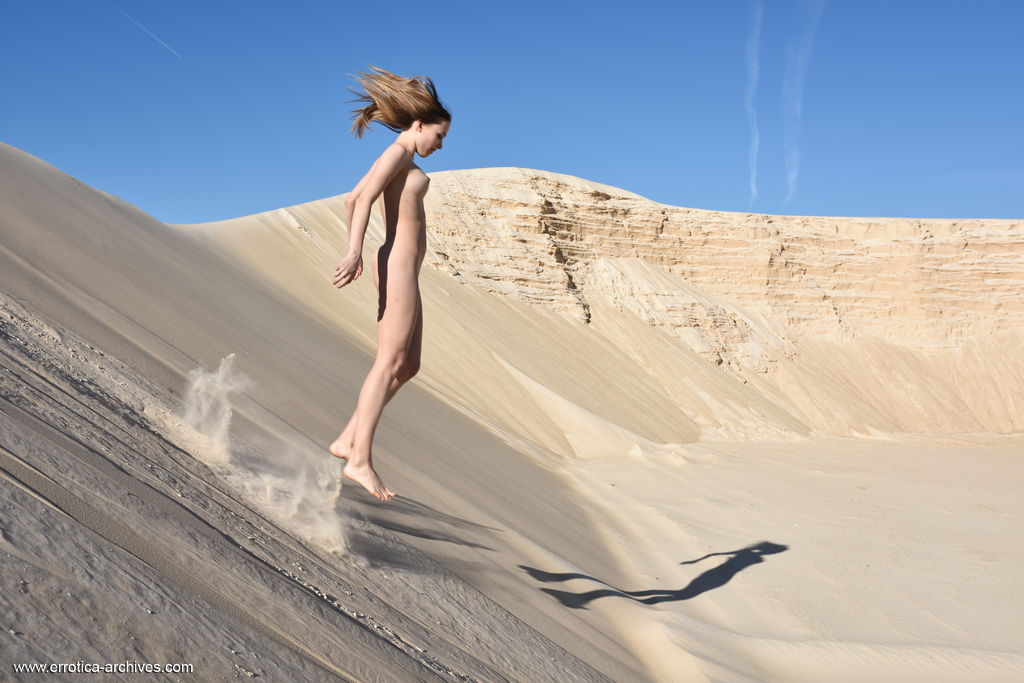 Pretty girl Maxa ascends and descends a sand dune in the nude porn photo #425253430