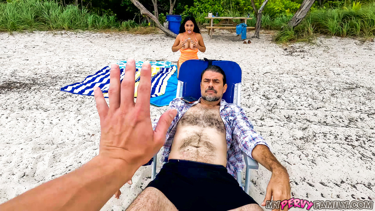 A beach day with your family isn't exactly the ideal way to celebrate Labor foto pornográfica #422662446 | My Pervy Family Pics, Serena Santos, Johnny Love, Cum In Pussy, pornografia móvel