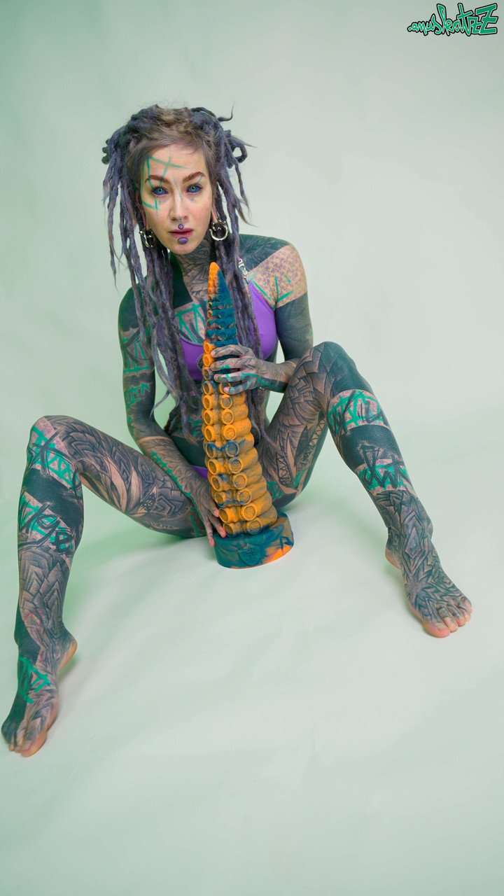 Heavily tattooed girl Anuskatzz holds a couple of taintacle toys in the nude 色情照片 #422703556 | Z Filmz Ooriginals Pics, Anuskatzz, Fetish, 手机色情