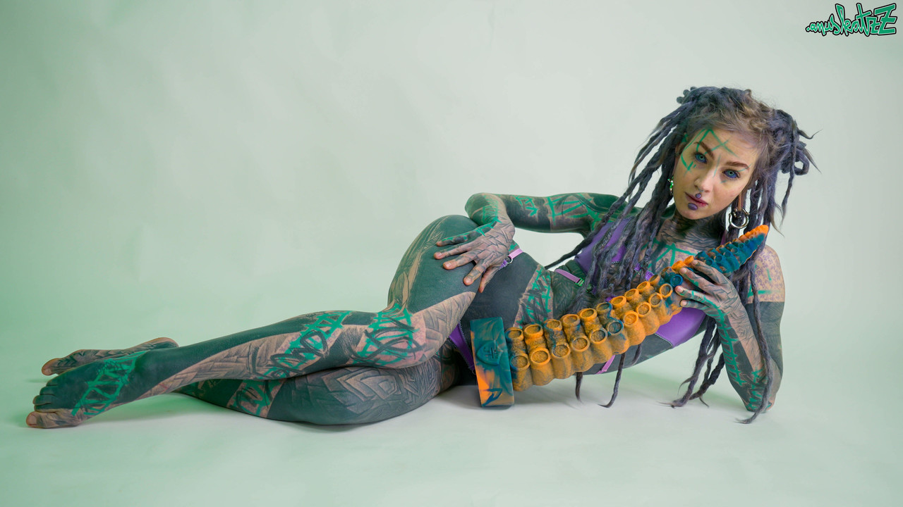 Heavily tattooed girl Anuskatzz holds a couple of taintacle toys in the nude ポルノ写真 #422703605 | Z Filmz Ooriginals Pics, Anuskatzz, Fetish, モバイルポルノ