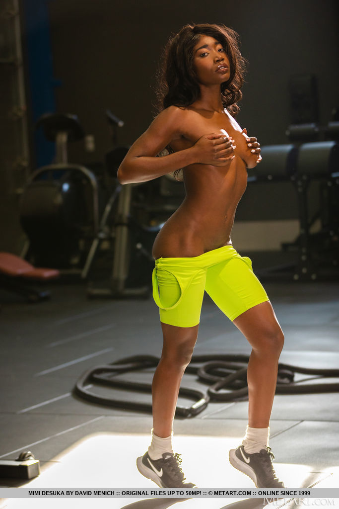 Athletic Black beauty Mimi Desuka bares her lovely breasts, nipples stiffening 色情照片 #423716096 | Met Art Pics, Mimi Desuka, Ebony, 手机色情